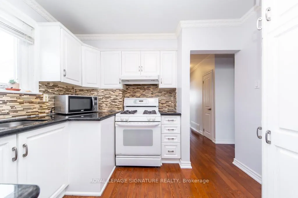 Photo 15 of 33 Renault Crescent, Etobicoke, Humber Heights — HOMEH