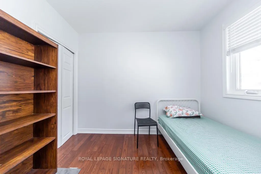 Photo 18 of 33 Renault Crescent, Etobicoke, Humber Heights — HOMEH
