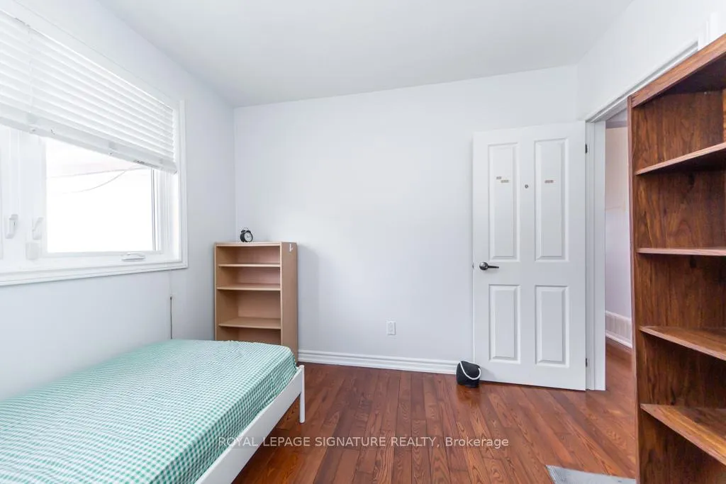 Photo 19 of 33 Renault Crescent, Etobicoke, Humber Heights — HOMEH
