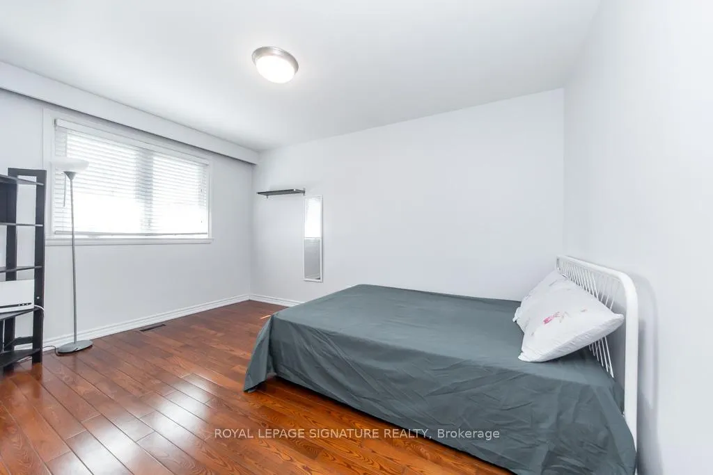 Photo 20 of 33 Renault Crescent, Etobicoke, Humber Heights — HOMEH