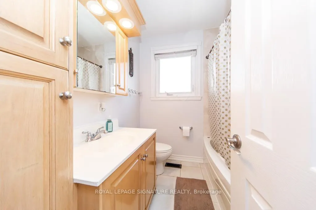 Photo 26 of 33 Renault Crescent, Etobicoke, Humber Heights — HOMEH