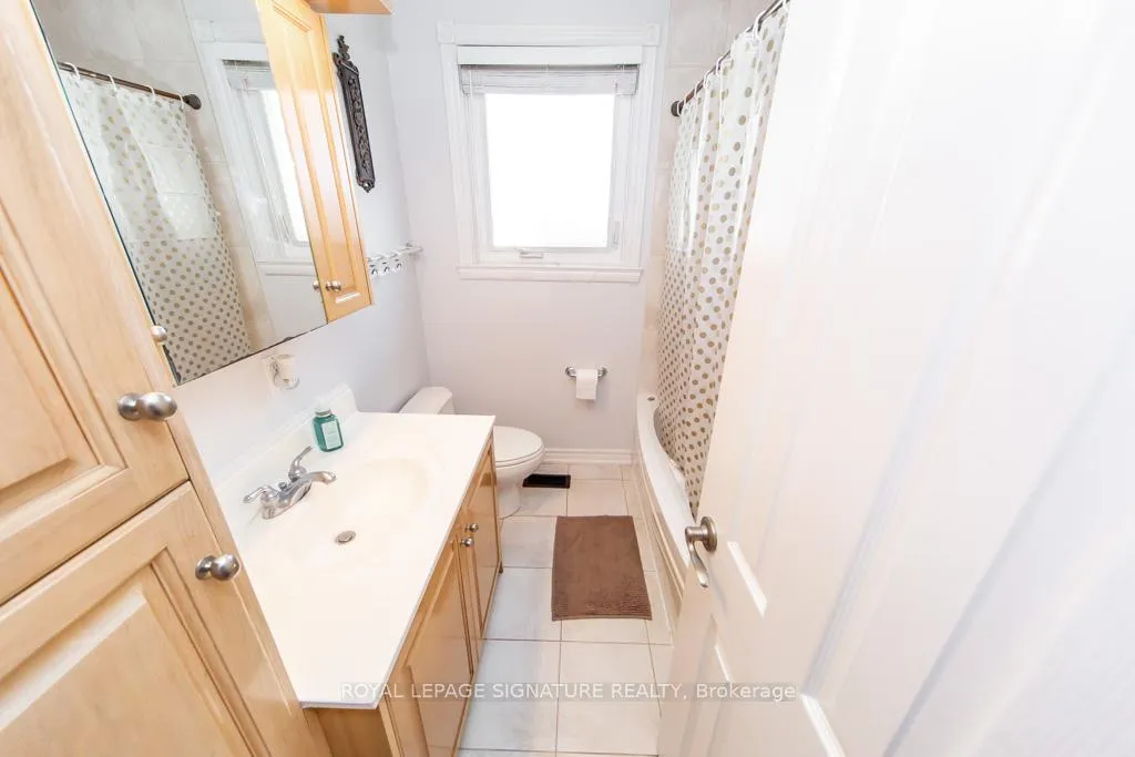 Photo 27 of 33 Renault Crescent, Etobicoke, Humber Heights — HOMEH