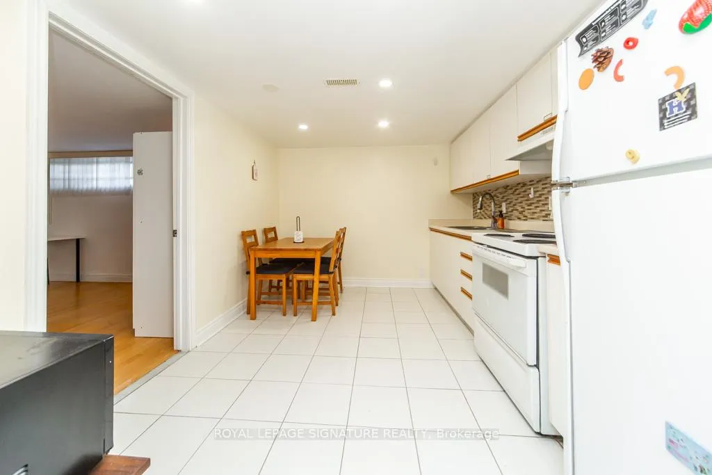 Photo 29 of 33 Renault Crescent, Etobicoke, Humber Heights — HOMEH