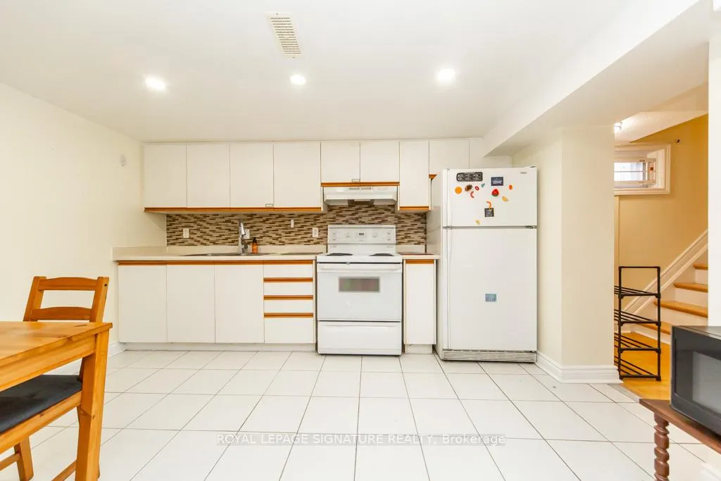 Photo 31 of 33 Renault Crescent, Etobicoke, Humber Heights — HOMEH