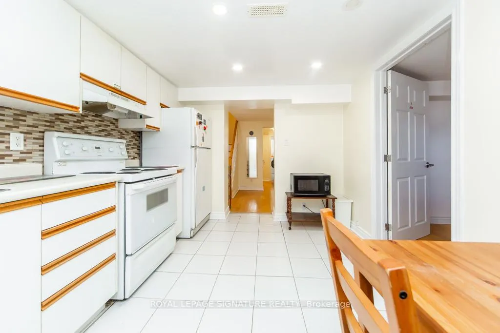 Photo 32 of 33 Renault Crescent, Etobicoke, Humber Heights — HOMEH
