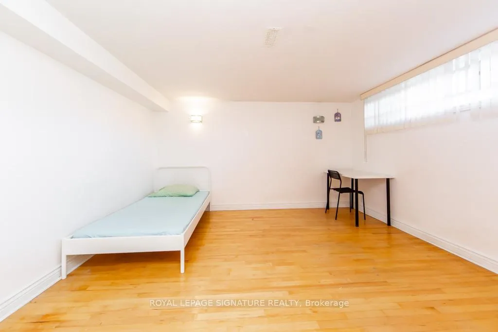 Photo 33 of 33 Renault Crescent, Etobicoke, Humber Heights — HOMEH