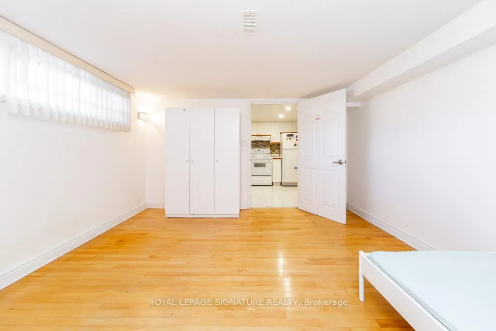 Photo 34 of 33 Renault Crescent, Etobicoke, Humber Heights — HOMEH