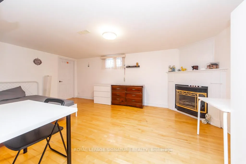 Photo 35 of 33 Renault Crescent, Etobicoke, Humber Heights — HOMEH