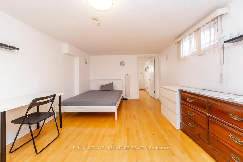 Photo 36 of 33 Renault Crescent, Etobicoke, Humber Heights — HOMEH