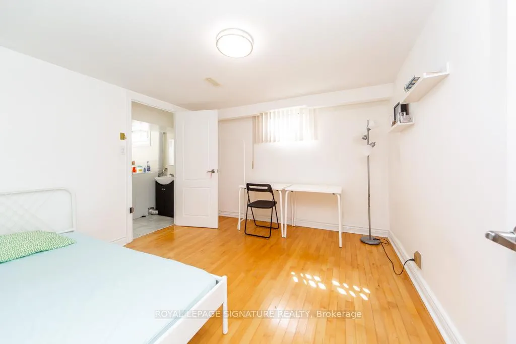 Photo 39 of 33 Renault Crescent, Etobicoke, Humber Heights — HOMEH