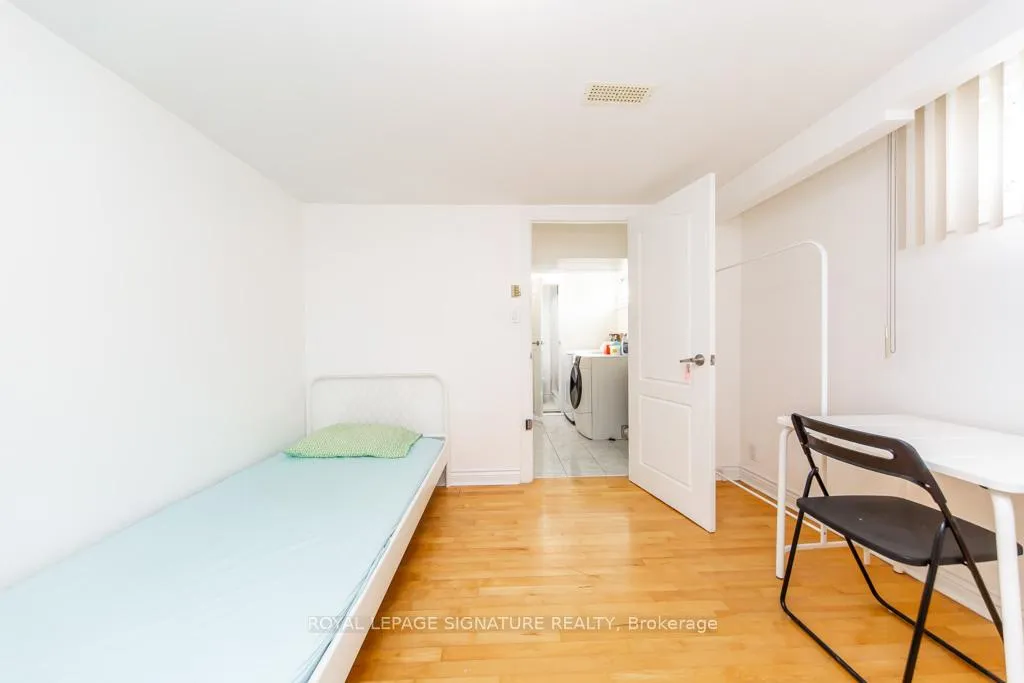 Photo 40 of 33 Renault Crescent, Etobicoke, Humber Heights — HOMEH