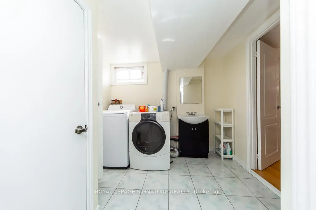 Photo 42 of 33 Renault Crescent, Etobicoke, Humber Heights — HOMEH