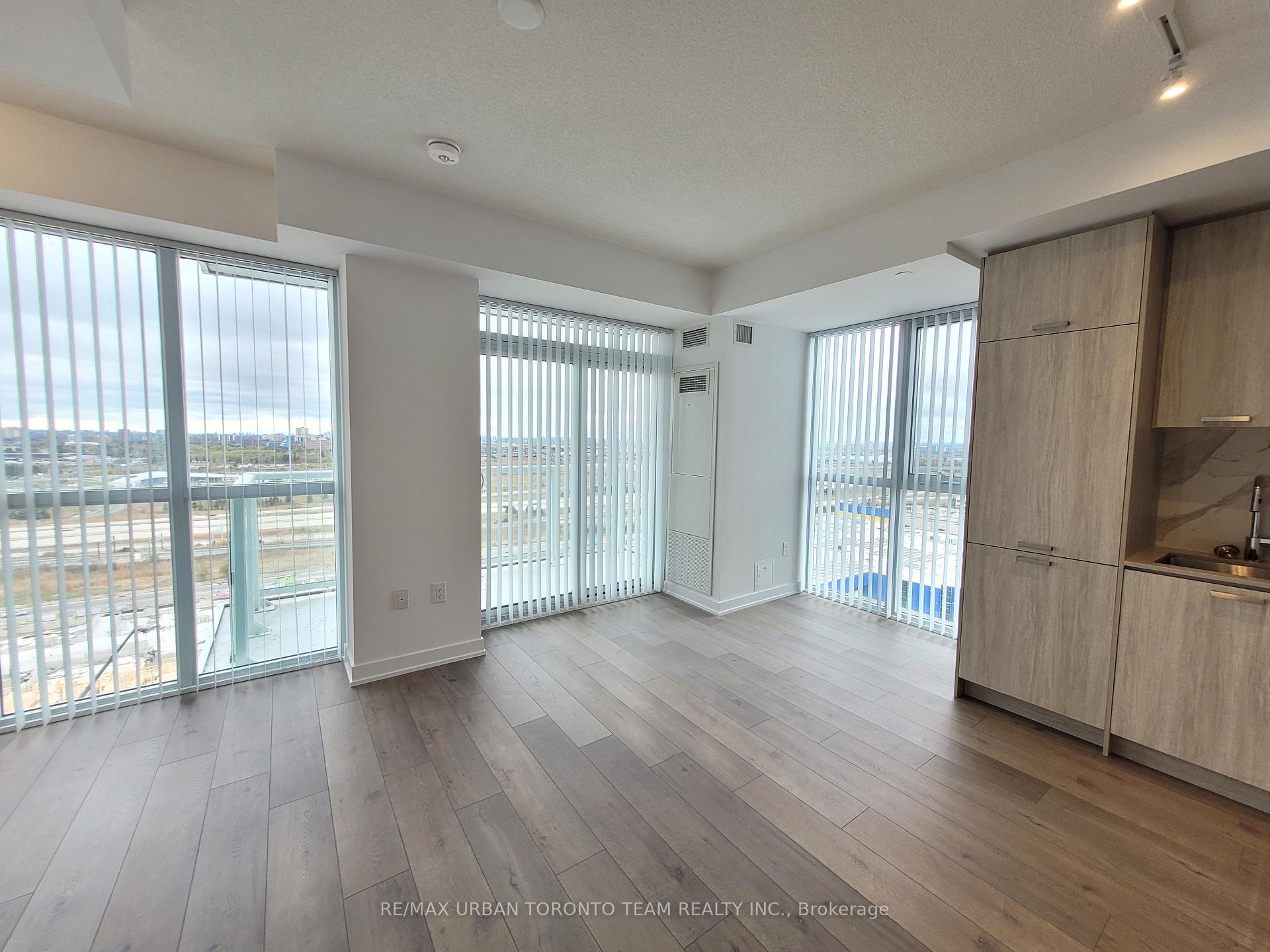 Photo 2 of Unit 2002, 38 Honeycrisp Crescent, Vaughan, Vaughan Corporate Centre — HOMEH