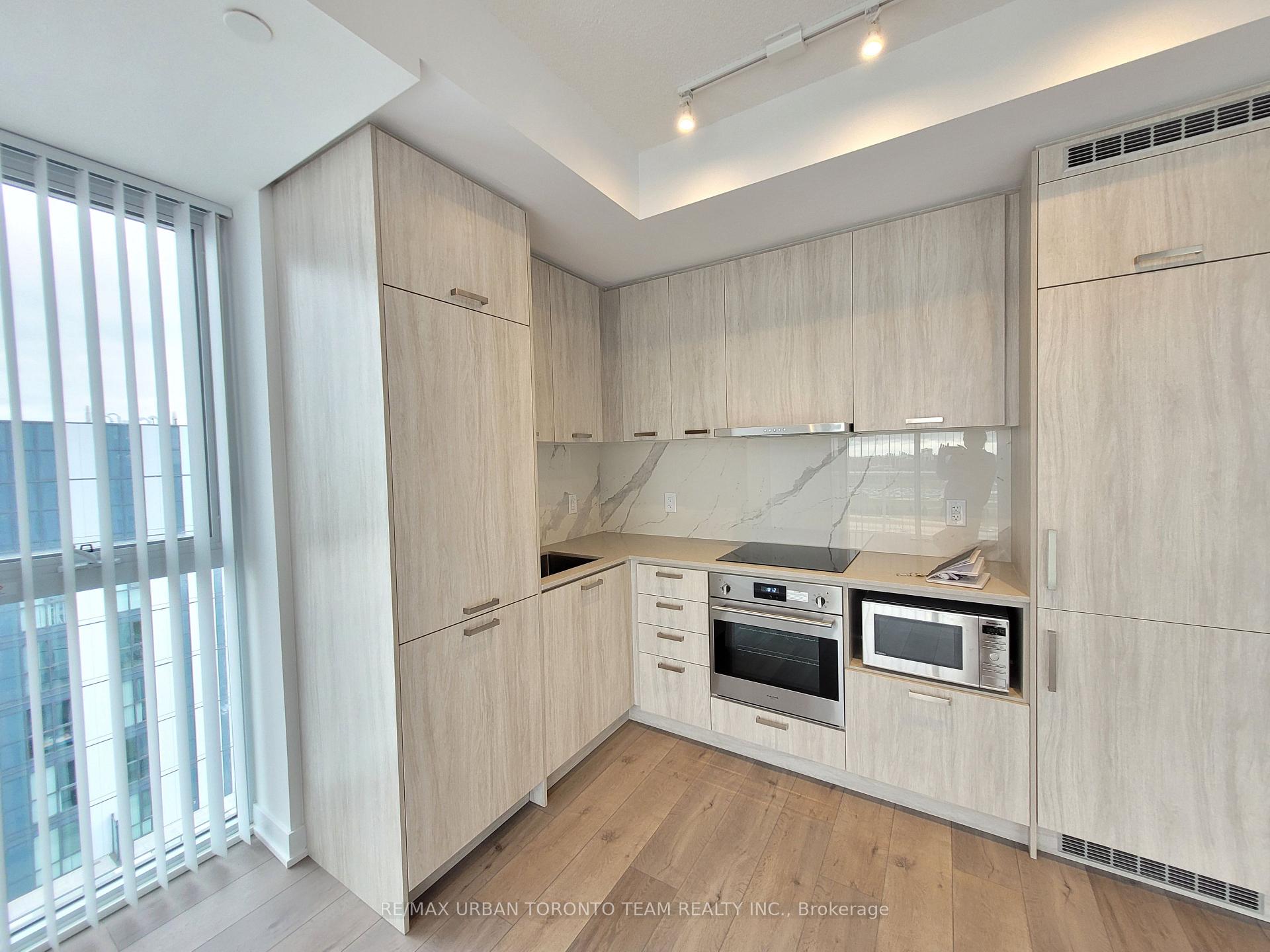 Photo 4 of Unit 2002, 38 Honeycrisp Crescent, Vaughan, Vaughan Corporate Centre — HOMEH