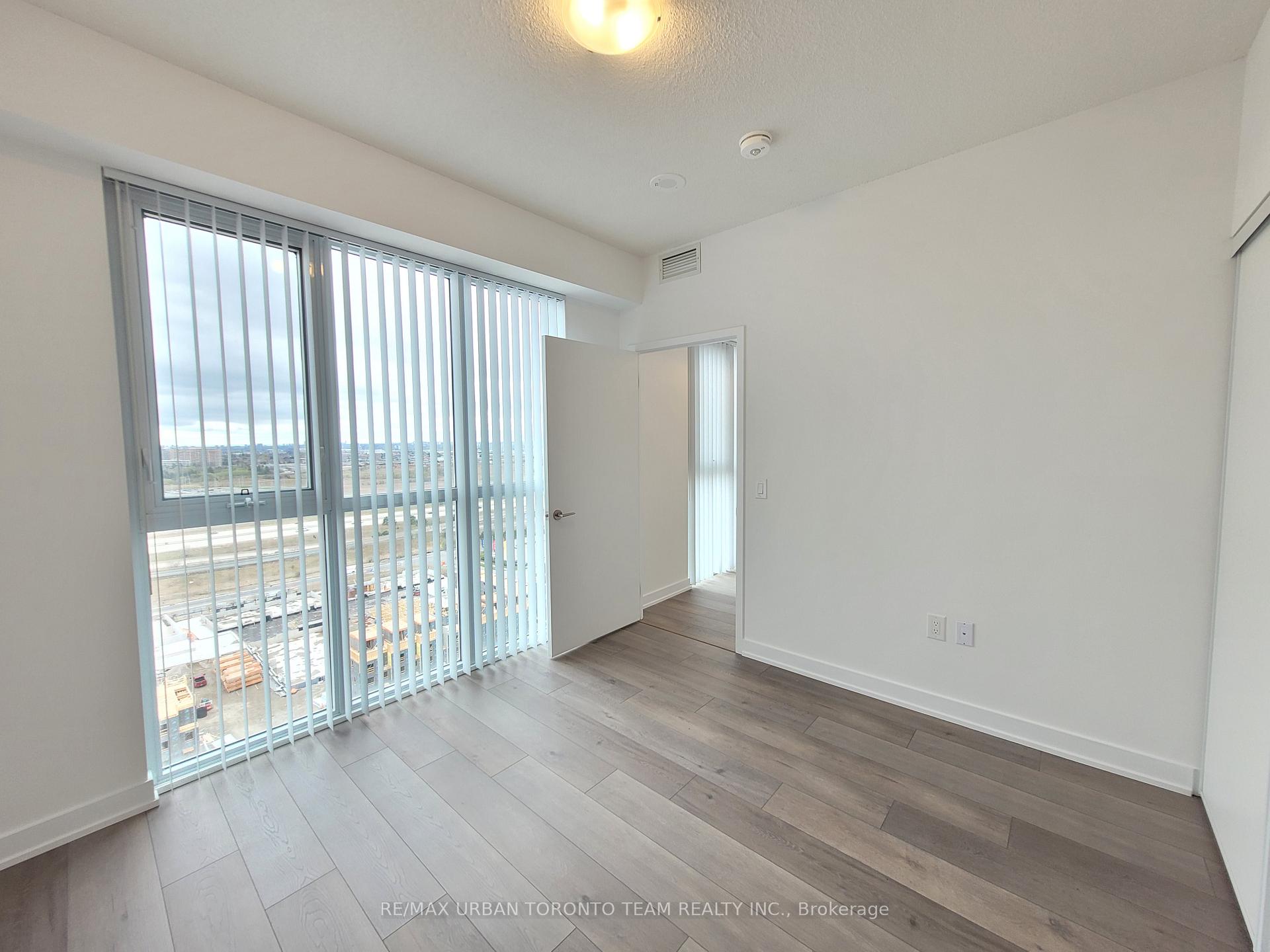 Photo 5 of Unit 2002, 38 Honeycrisp Crescent, Vaughan, Vaughan Corporate Centre — HOMEH