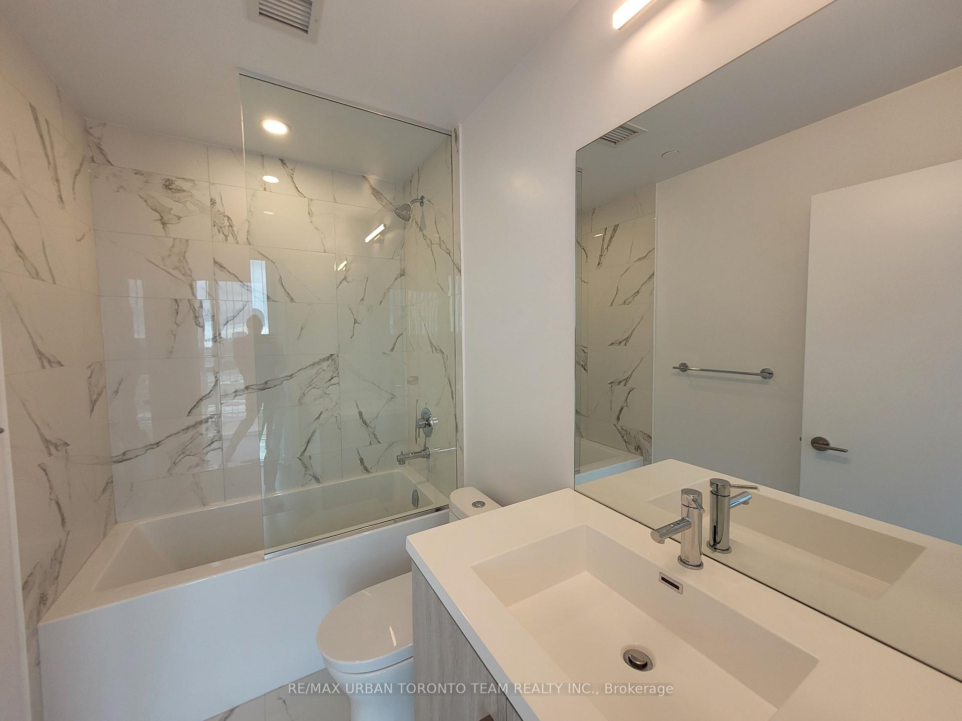 Photo 7 of Unit 2002, 38 Honeycrisp Crescent, Vaughan, Vaughan Corporate Centre — HOMEH