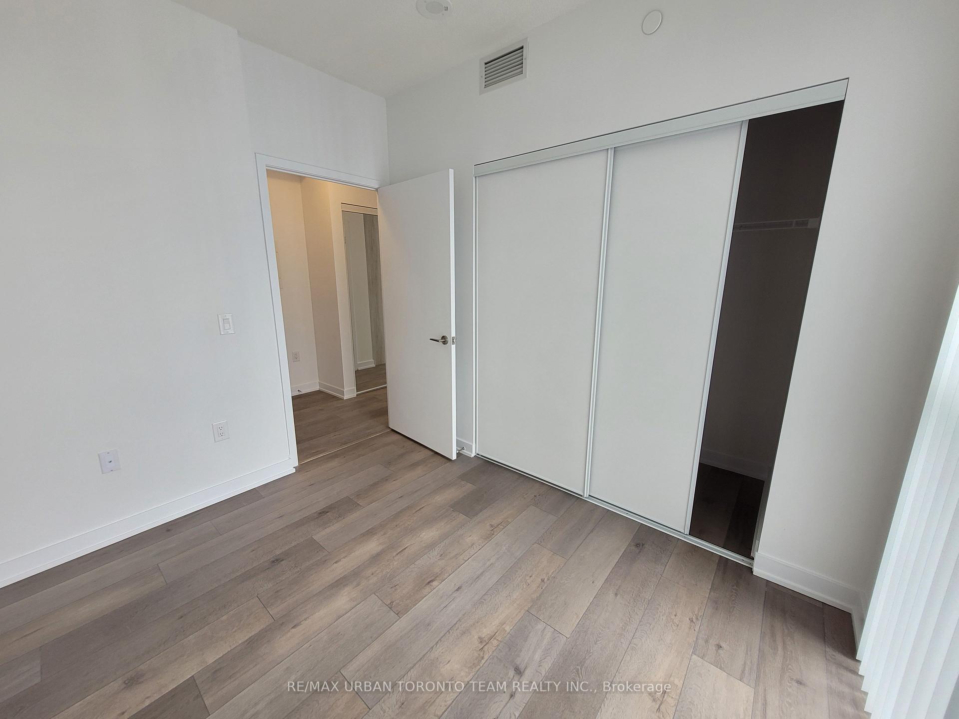Photo 9 of Unit 2002, 38 Honeycrisp Crescent, Vaughan, Vaughan Corporate Centre — HOMEH