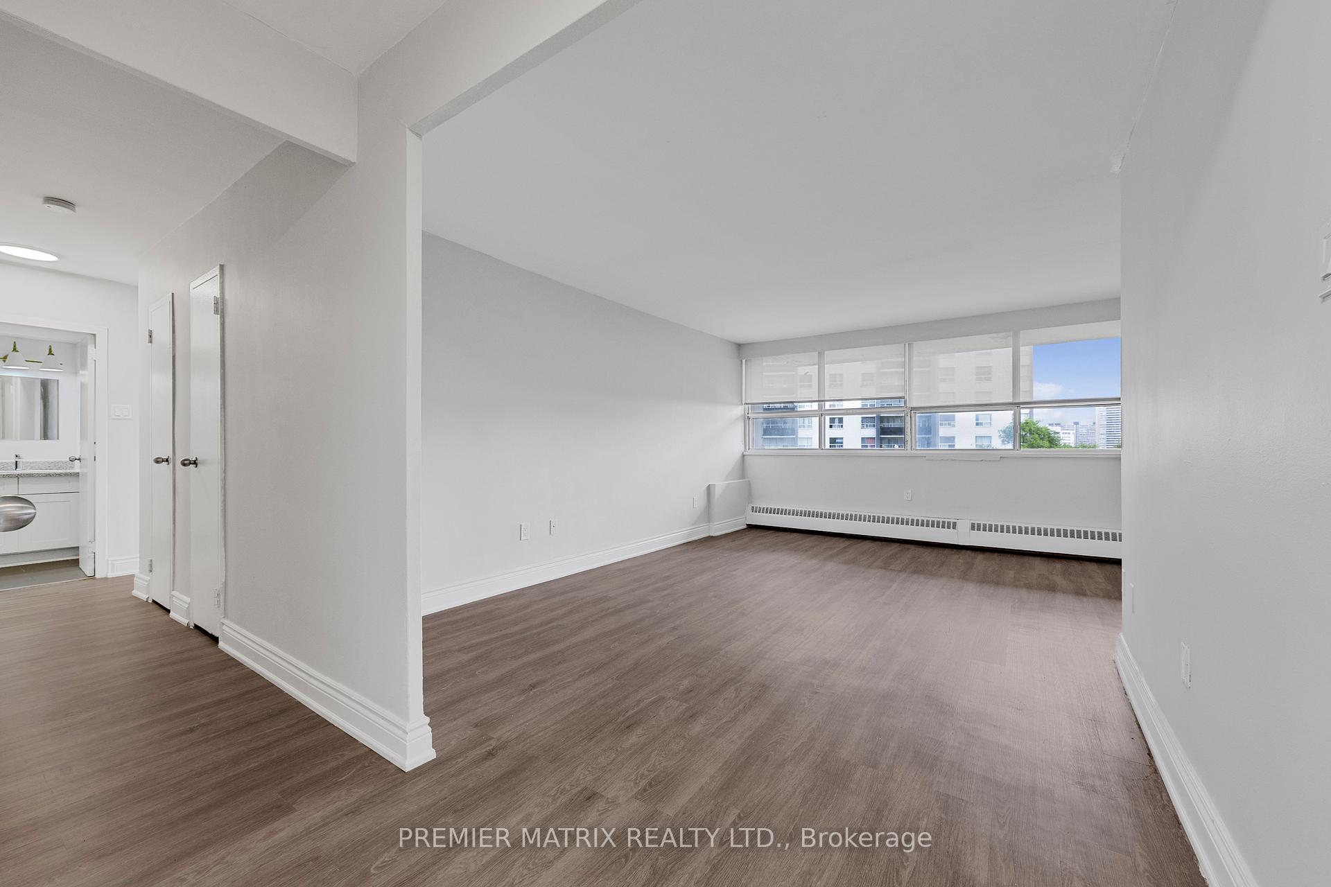 Photo 4 of Unit 718, 65 Thorncliffe Park Drive, Toronto, Thorncliffe Park — HOMEH