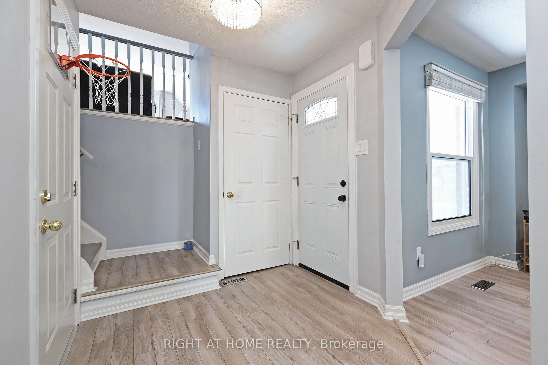 Photo 3 of 32 Chapman Drive, Ajax, Central — HOMEH