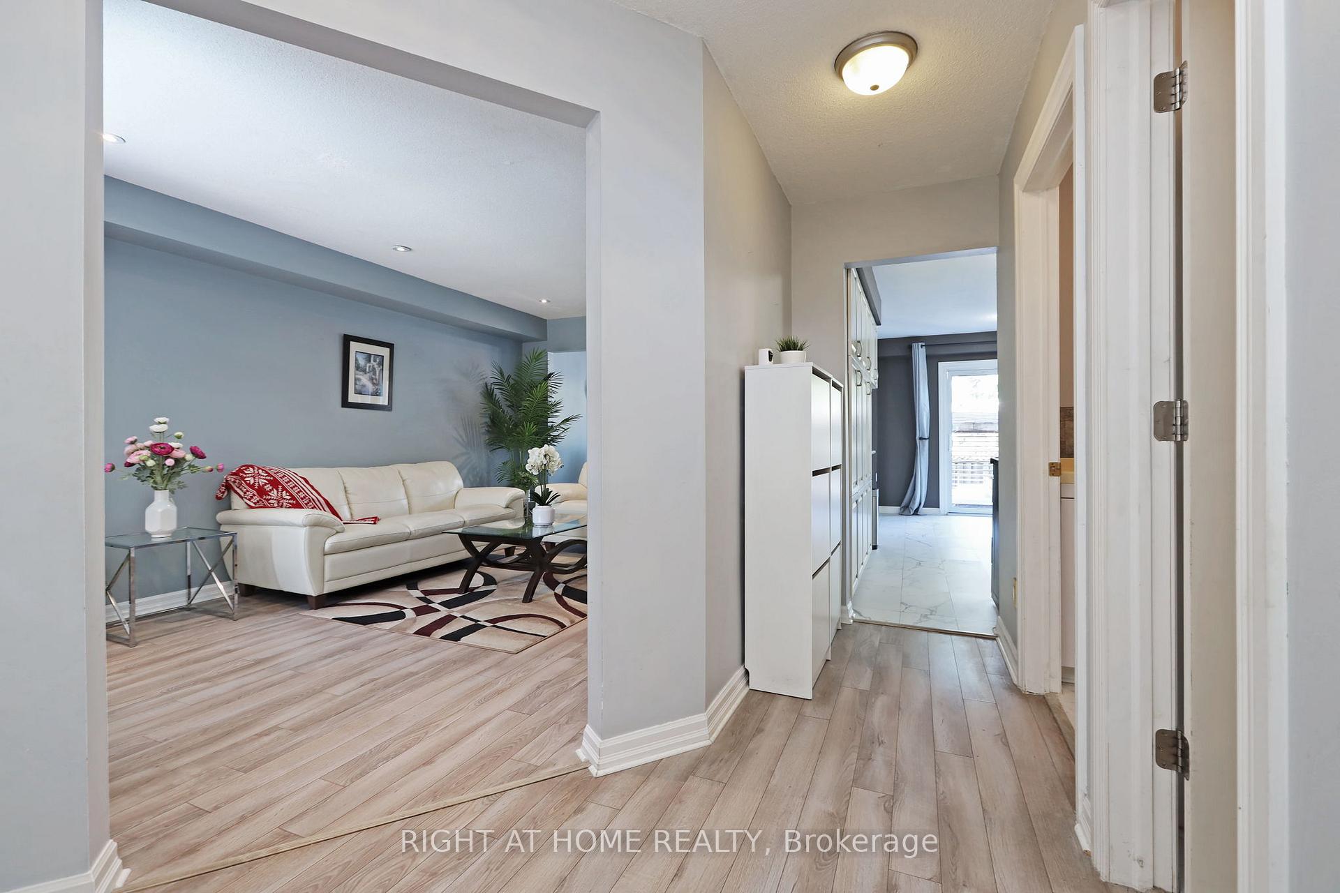 Photo 4 of 32 Chapman Drive, Ajax, Central — HOMEH
