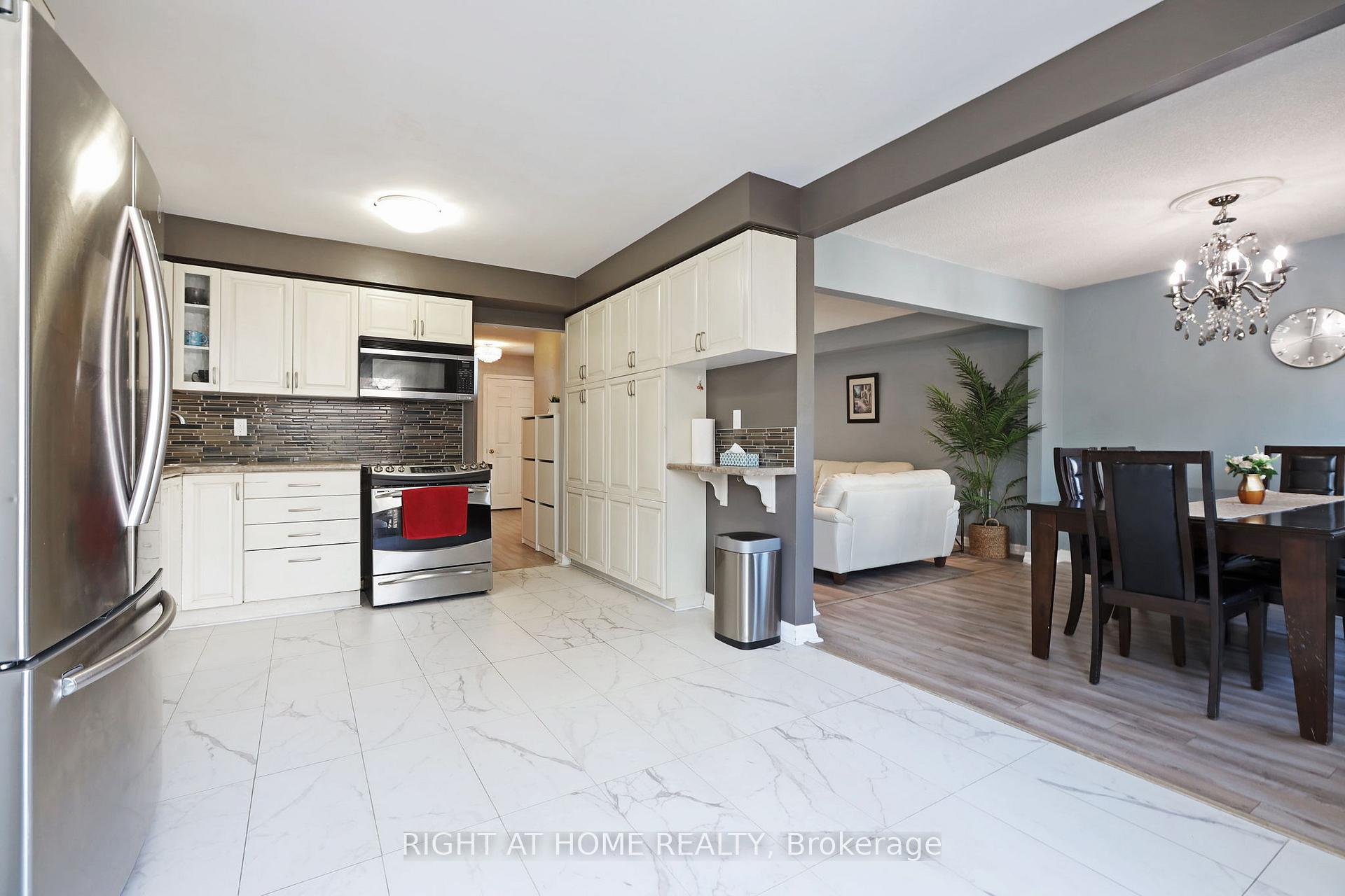 Photo 11 of 32 Chapman Drive, Ajax, Central — HOMEH