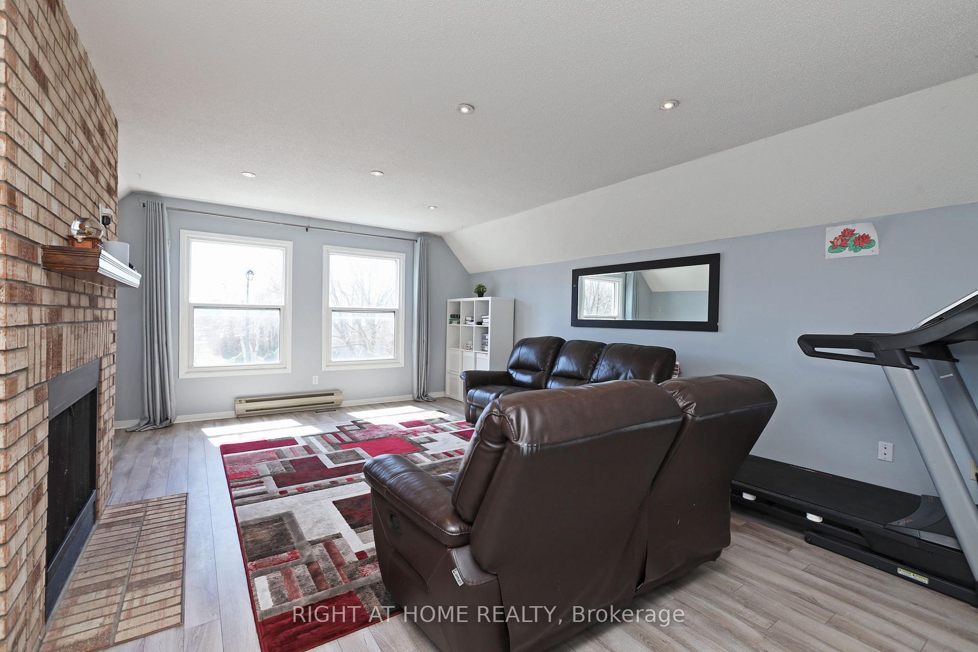 Photo 16 of 32 Chapman Drive, Ajax, Central — HOMEH