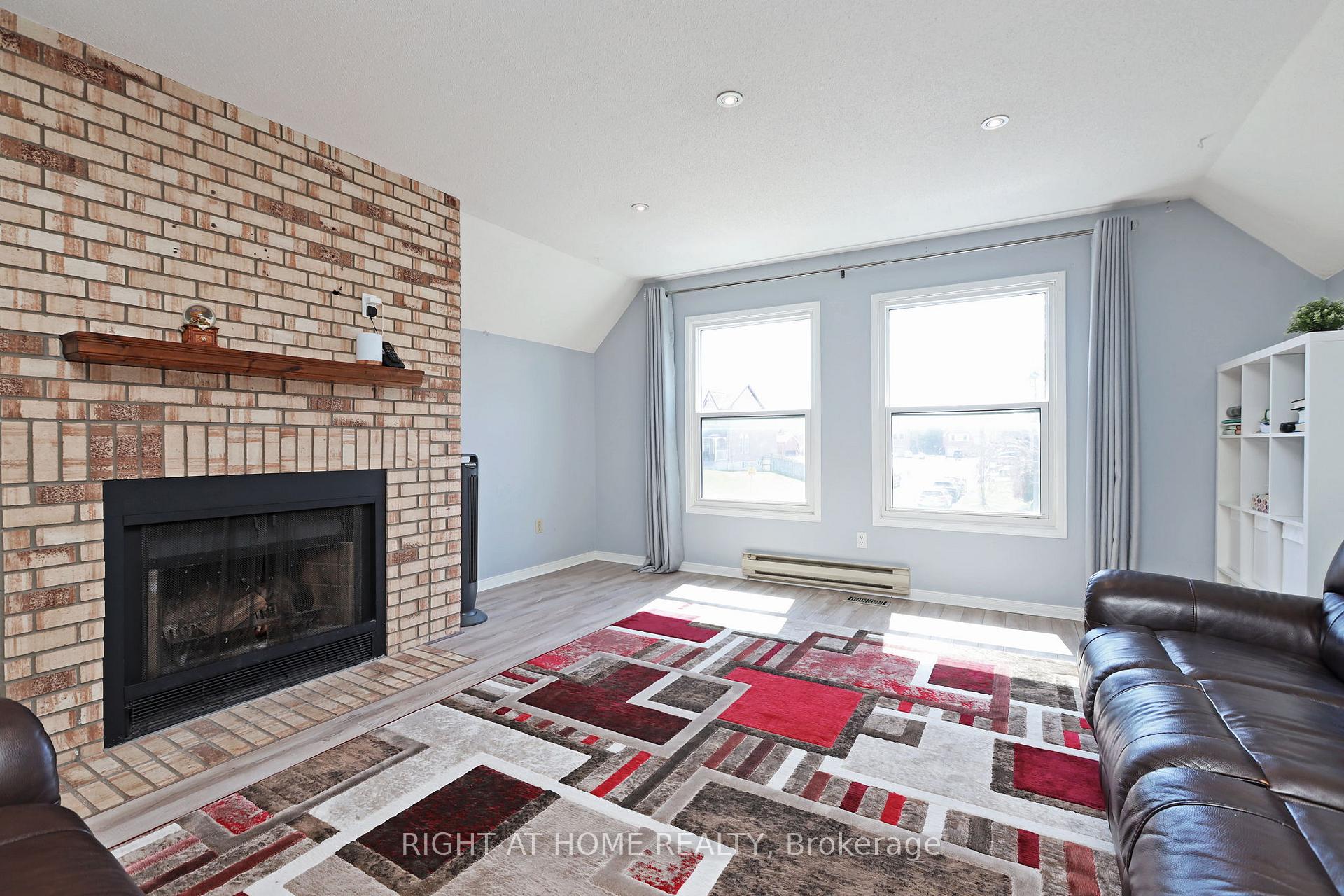 Photo 17 of 32 Chapman Drive, Ajax, Central — HOMEH