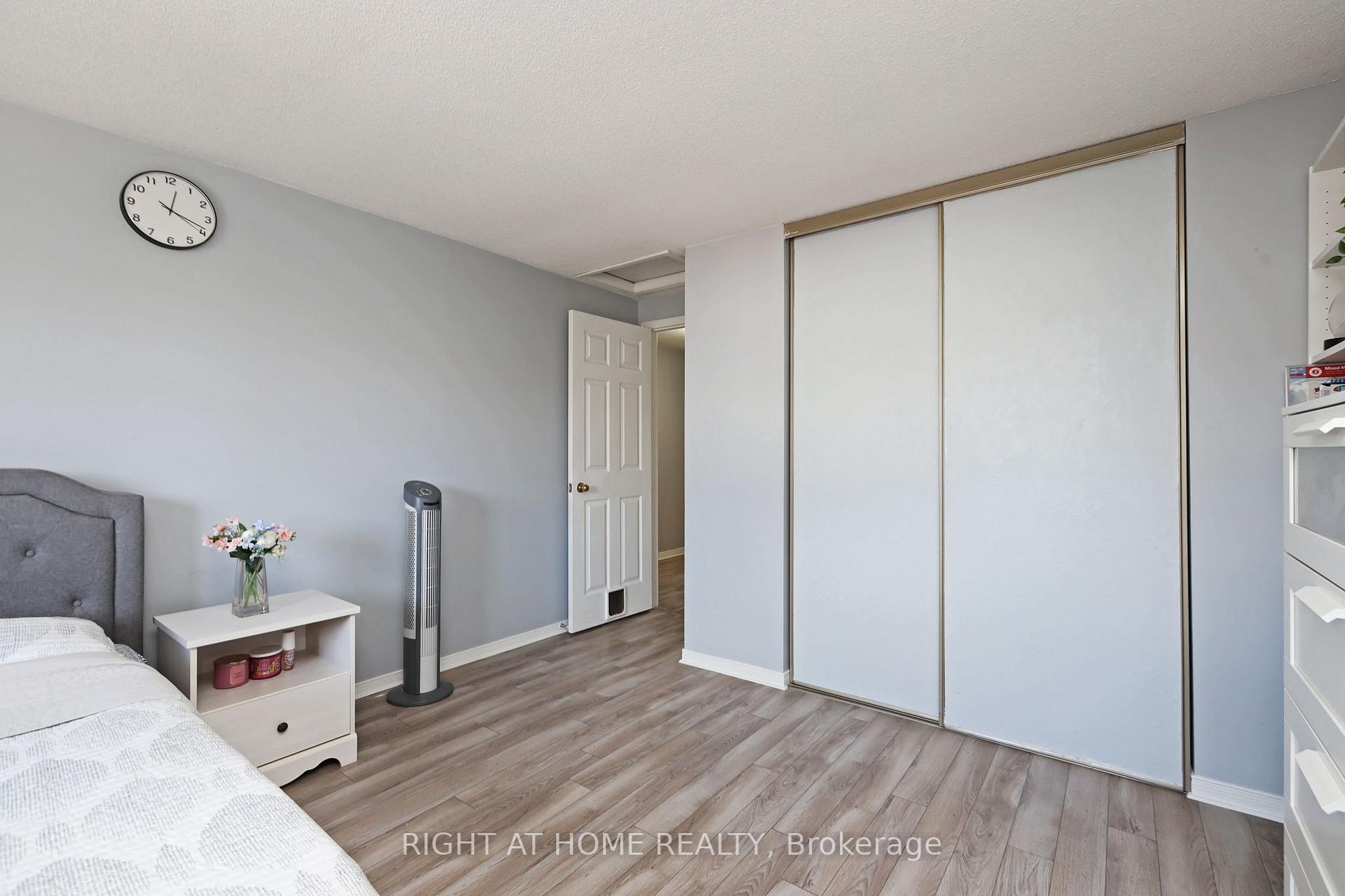 Photo 22 of 32 Chapman Drive, Ajax, Central — HOMEH