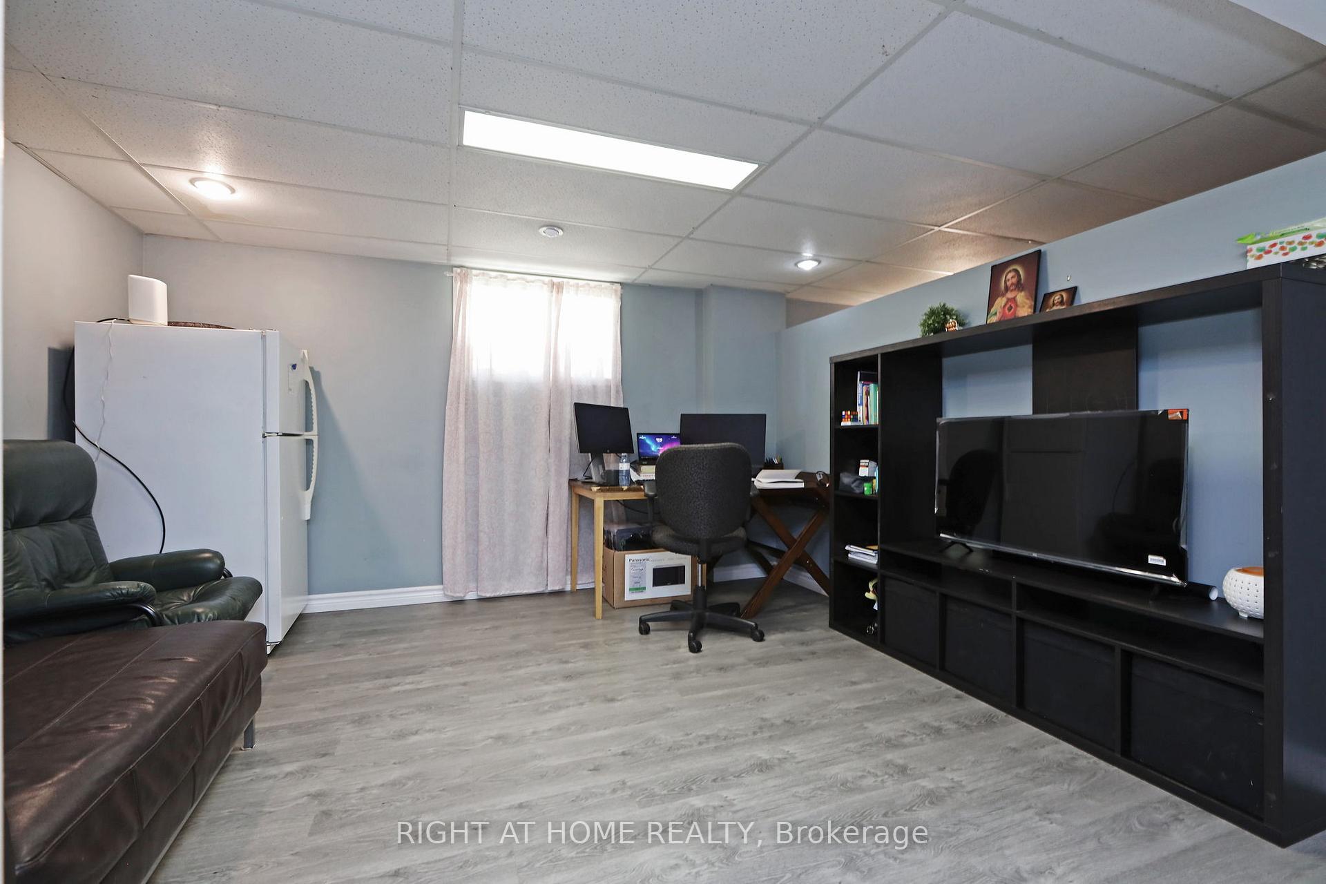 Photo 28 of 32 Chapman Drive, Ajax, Central — HOMEH