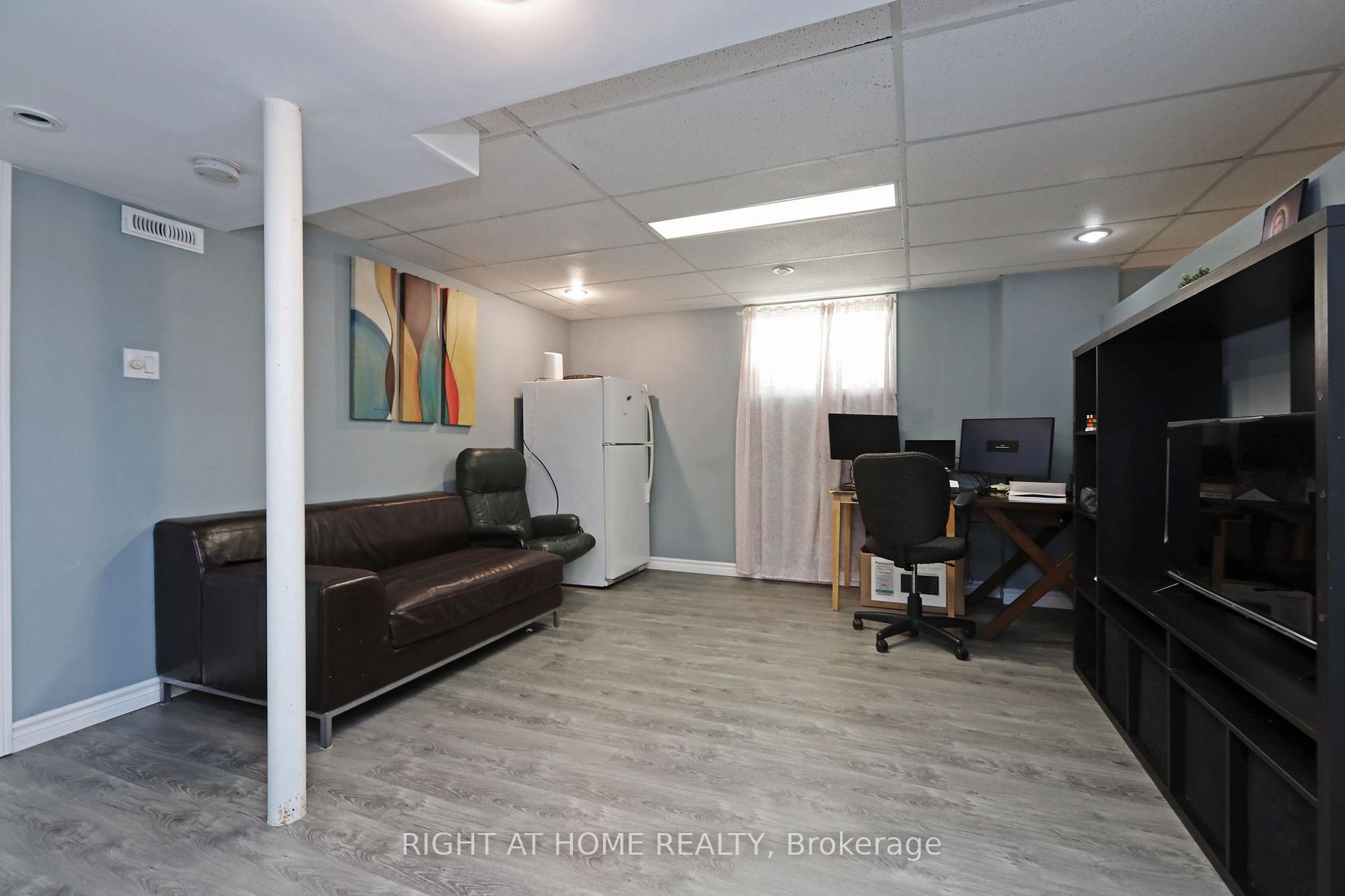 Photo 29 of 32 Chapman Drive, Ajax, Central — HOMEH