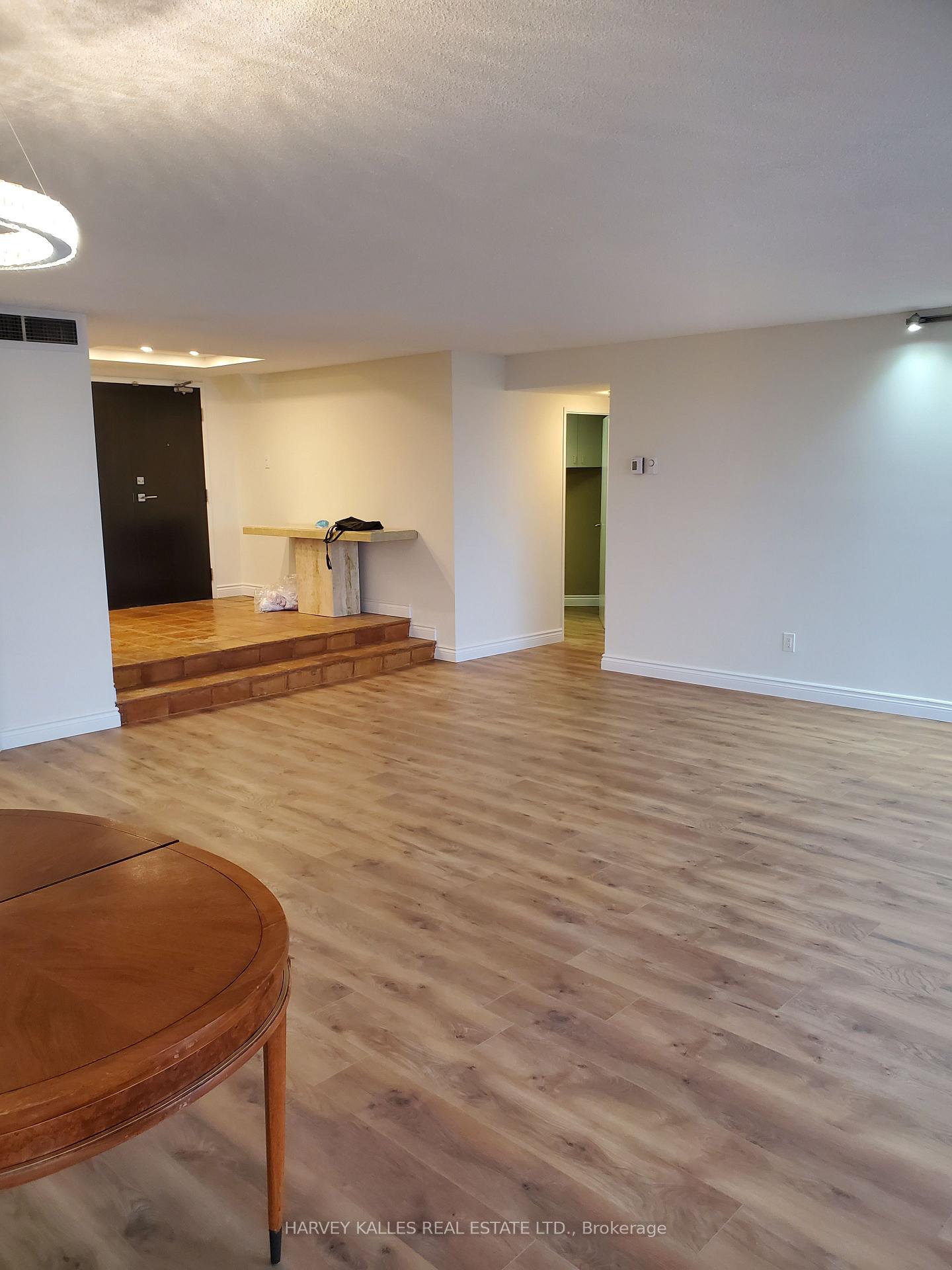 Photo 3 of Unit 403, 240 Heath Street W, Toronto, Forest Hill South — HOMEH