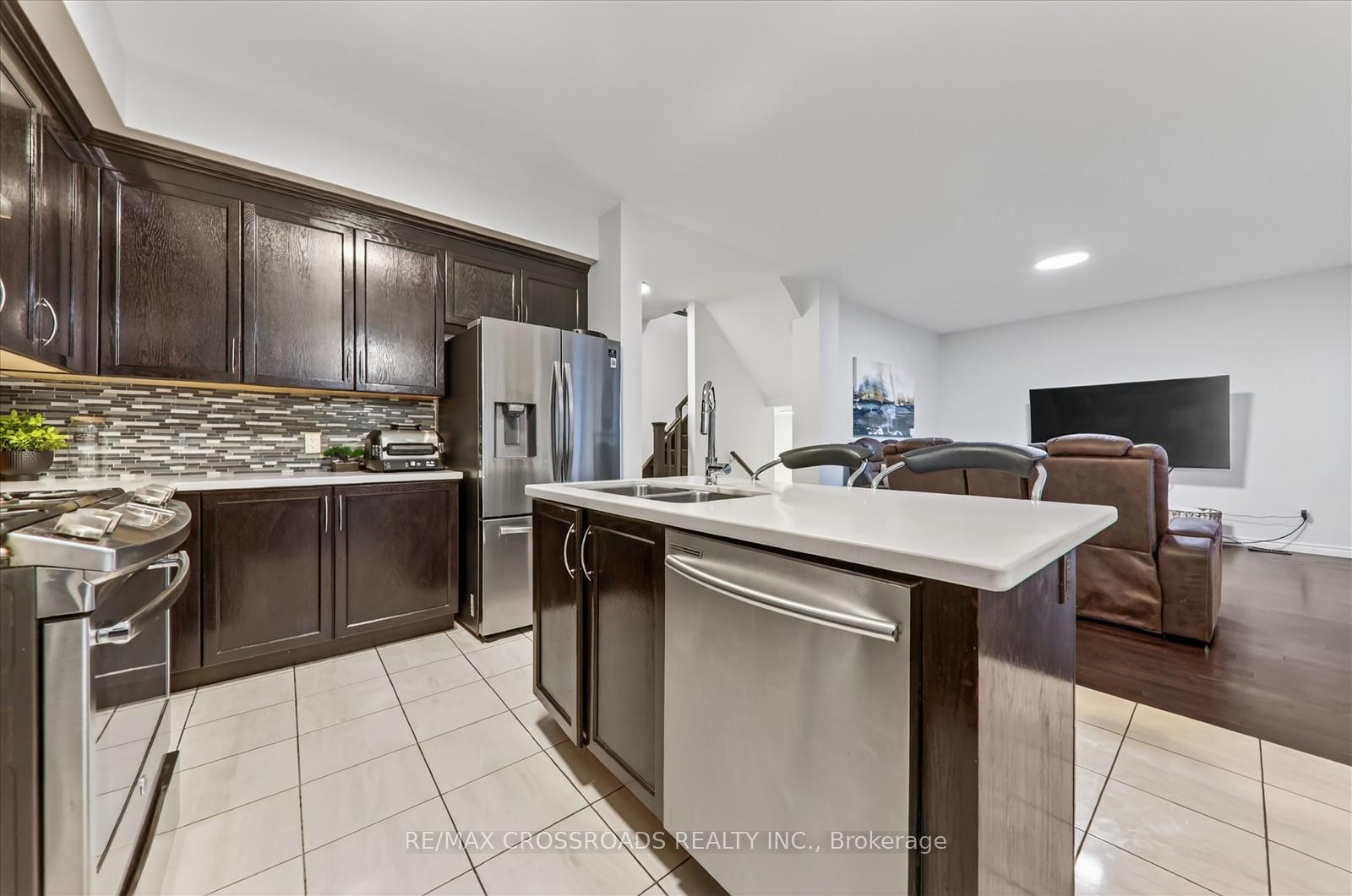 Photo 16 of 112 Fred Jackman Avenue, Clarington, Bowmanville — HOMEH