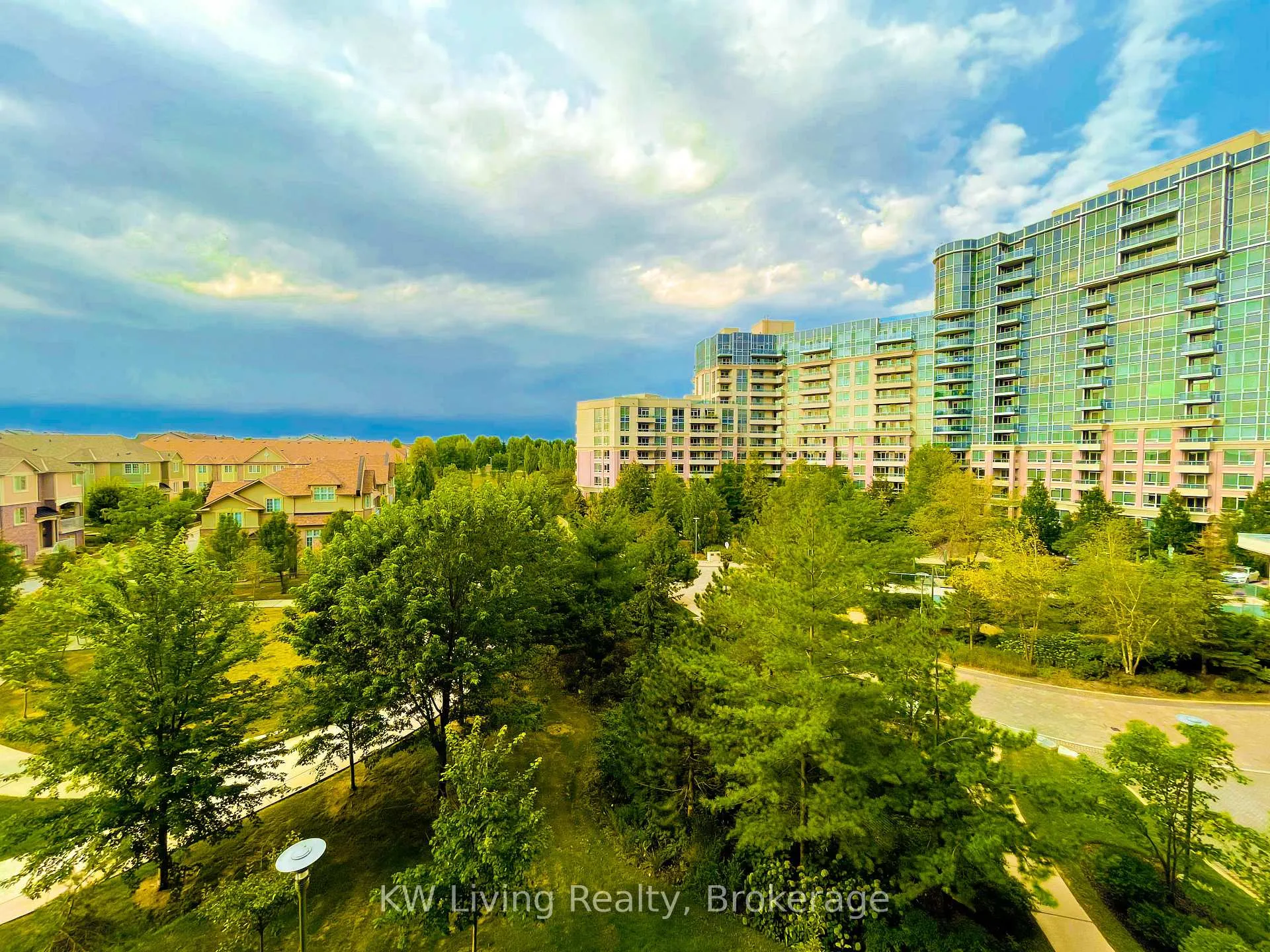 Photo 9 of Unit 682, 23 Cox Boulevard, Markham, Unionville — HOMEH