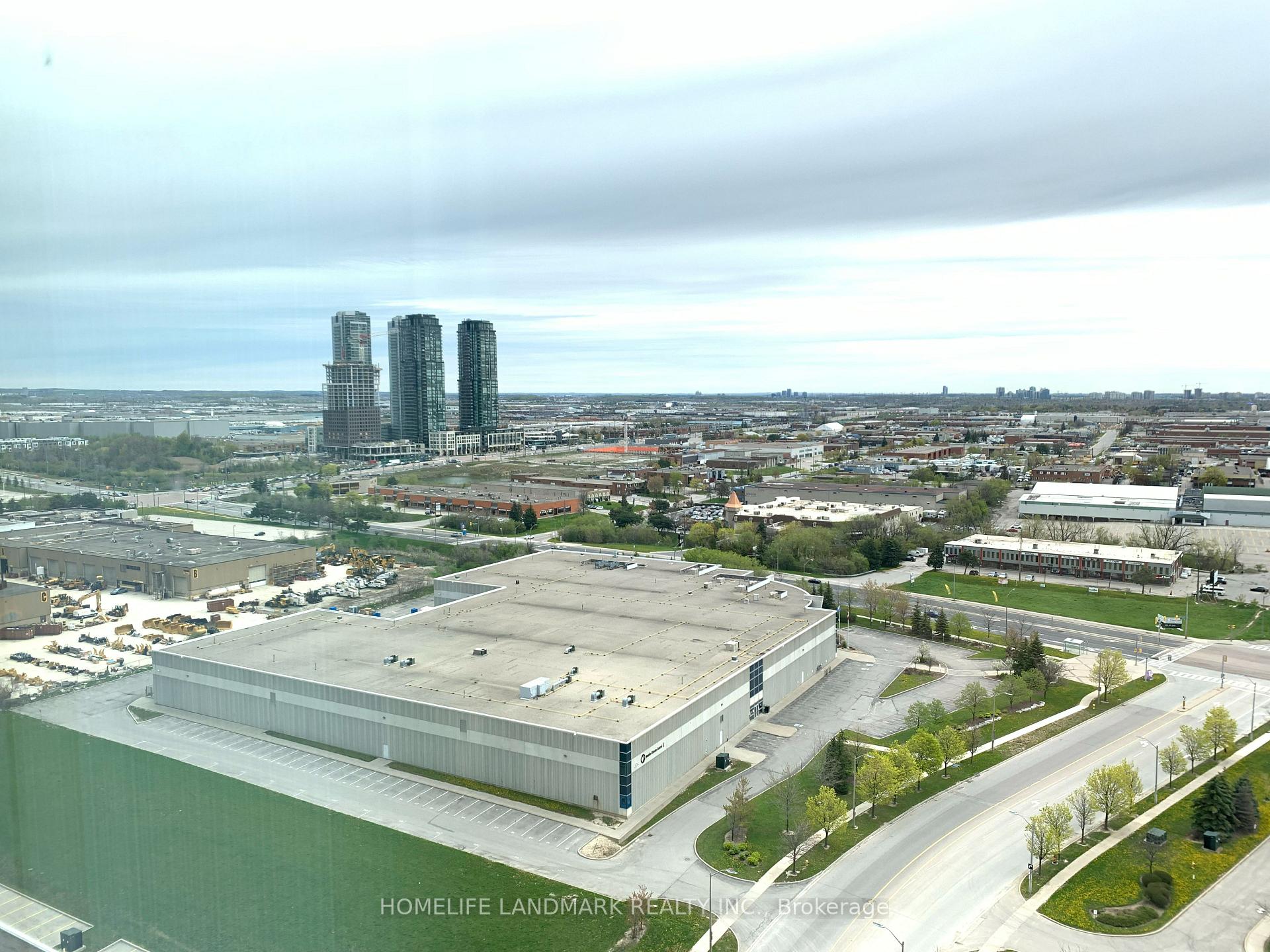 Photo 11 of Unit 2109, 38 Honeycrisp Crescent, Vaughan, Vaughan Corporate Centre — HOMEH