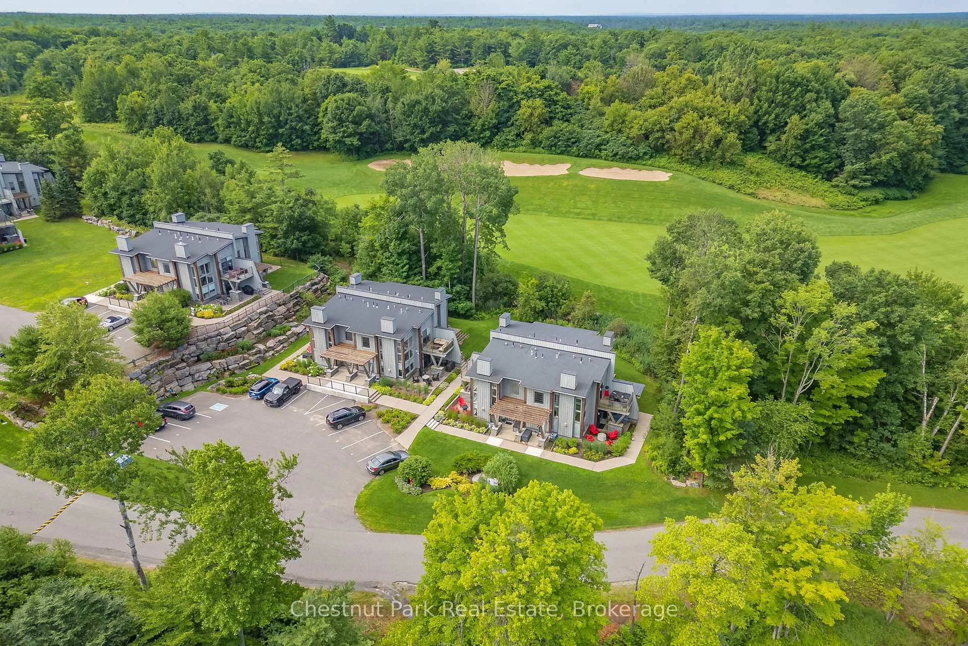 Photo 2 of 10 Carrick Trail, Gravenhurst, Muskoka (S) — HOMEH