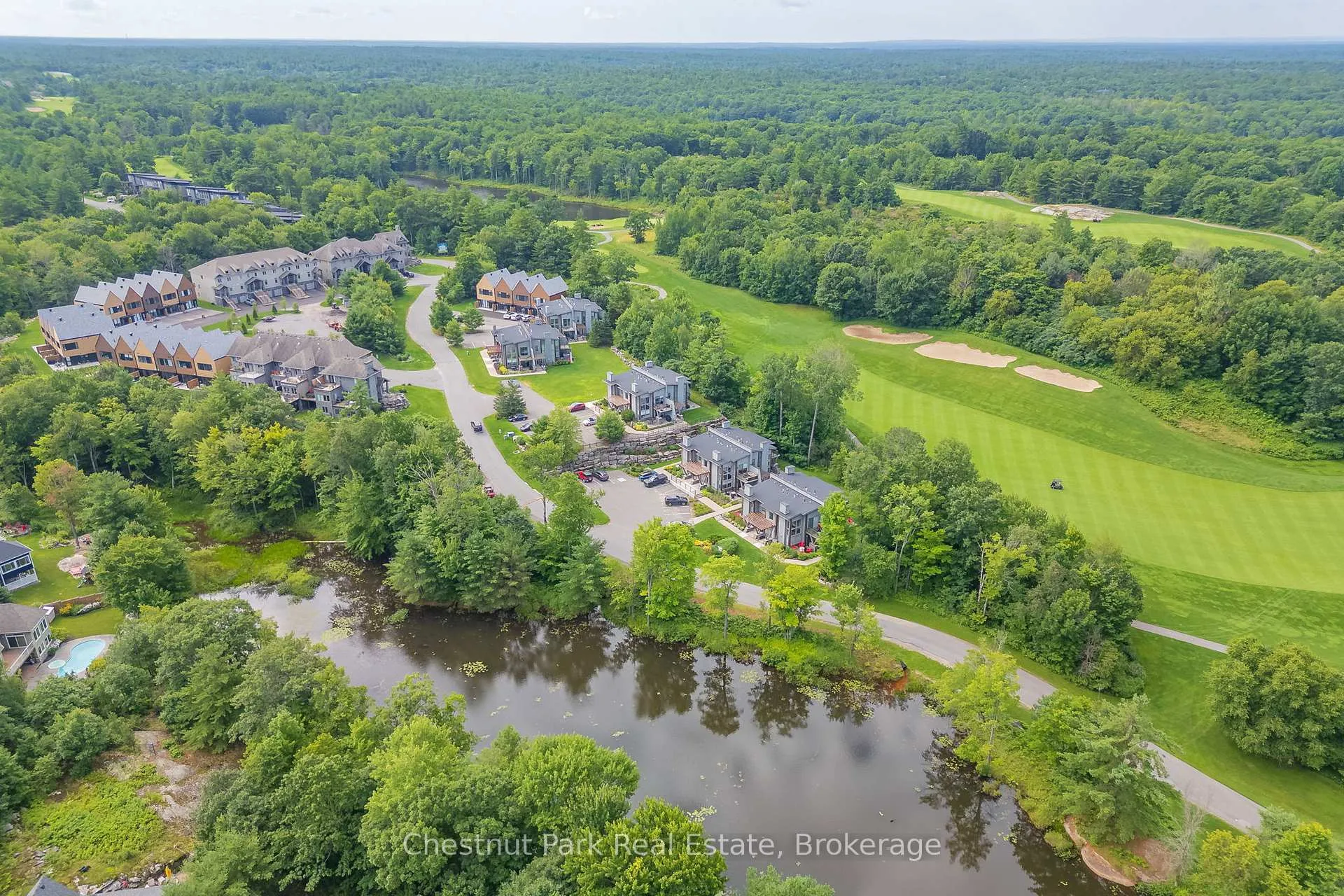 Photo 3 of 10 Carrick Trail, Gravenhurst, Muskoka (S) — HOMEH