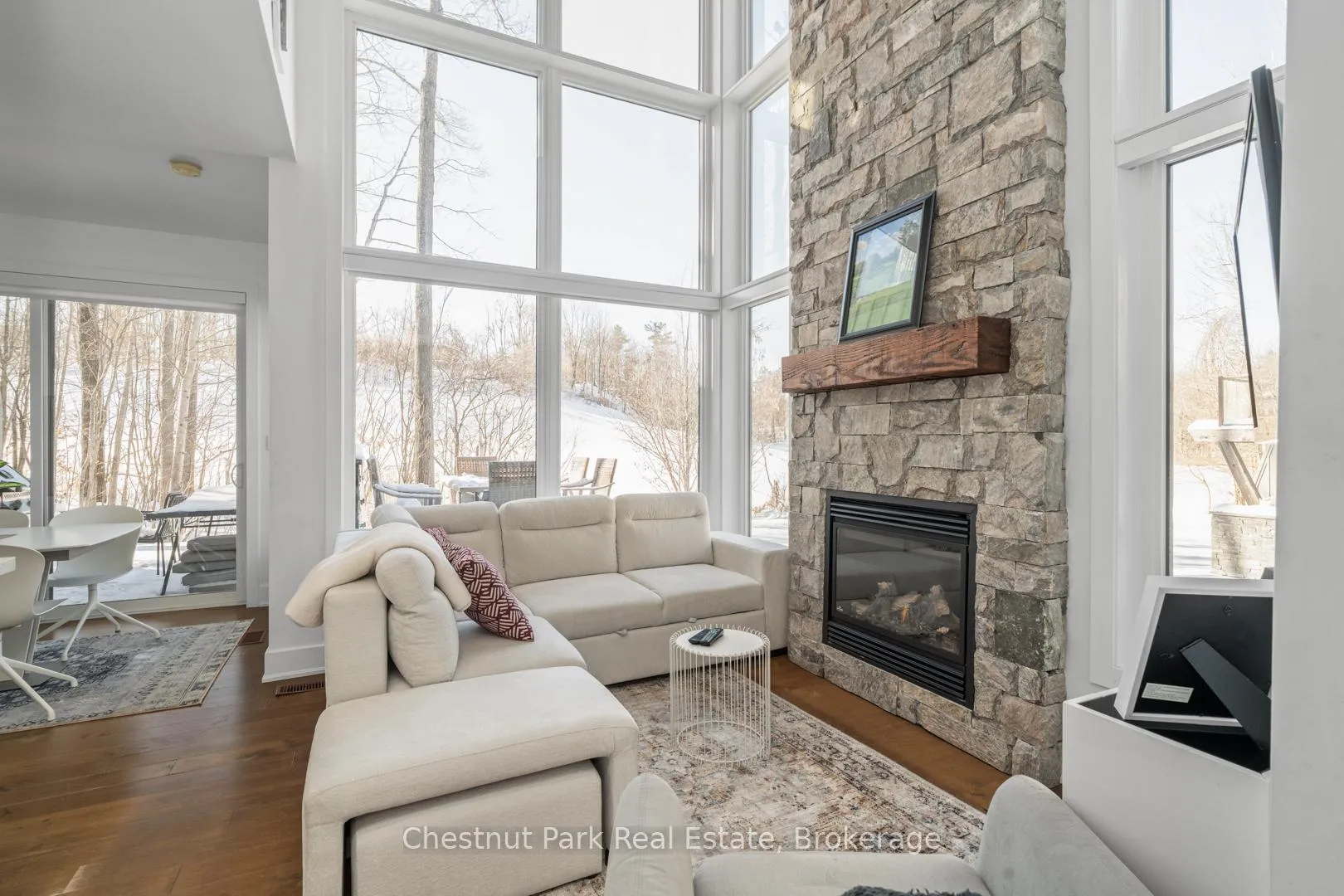 Photo 6 of 10 Carrick Trail, Gravenhurst, Muskoka (S) — HOMEH