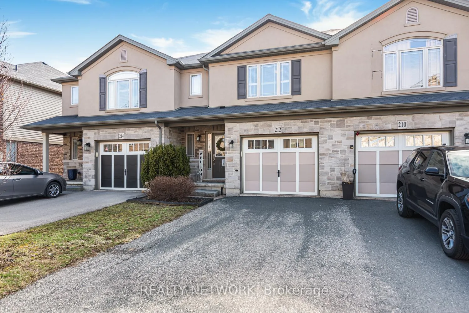 Photo 2 of 212 Westbank Trail, Hamilton, Stoney Creek Mountain — HOMEH