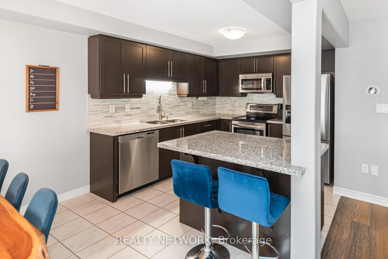 Photo 17 of 212 Westbank Trail, Hamilton, Stoney Creek Mountain — HOMEH