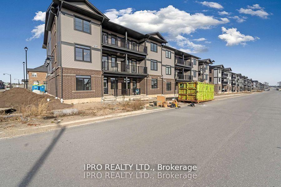 Photo 3 of 12 Oat Lane, Kitchener — HOMEH