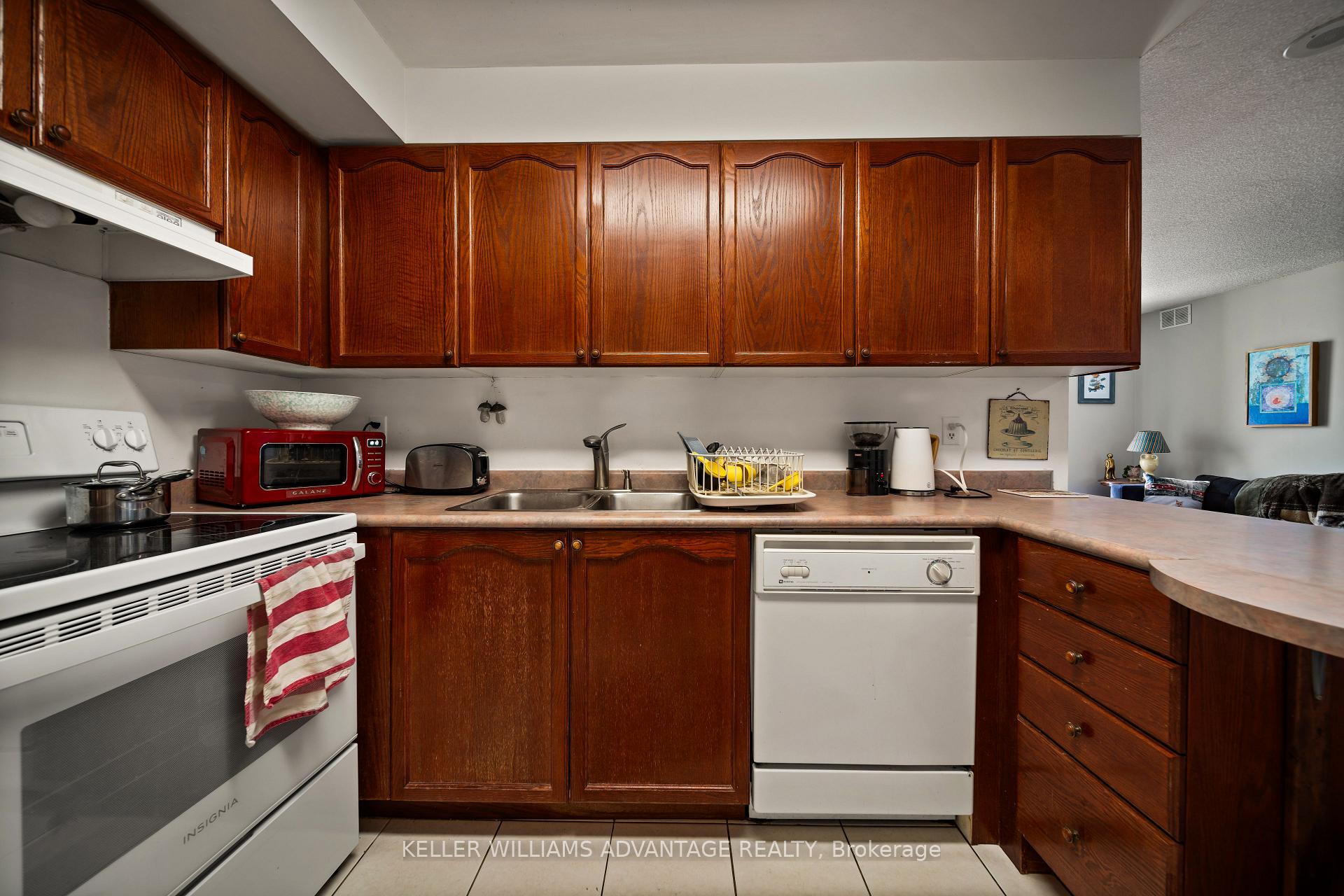 Photo 10 of Unit 402, 1765 Queen Street E, Toronto, The Beaches — HOMEH