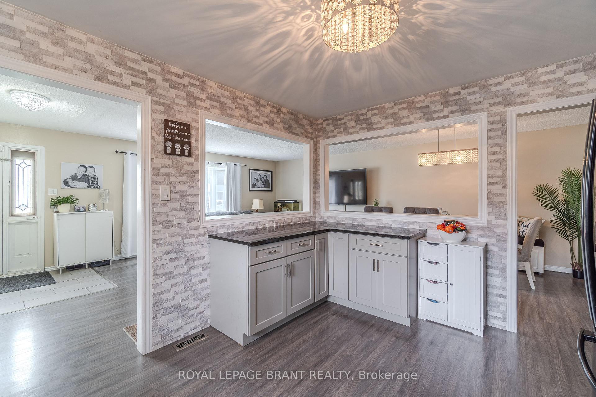 Photo 5 of 53 Abeles Avenue, Brant, Paris — HOMEH