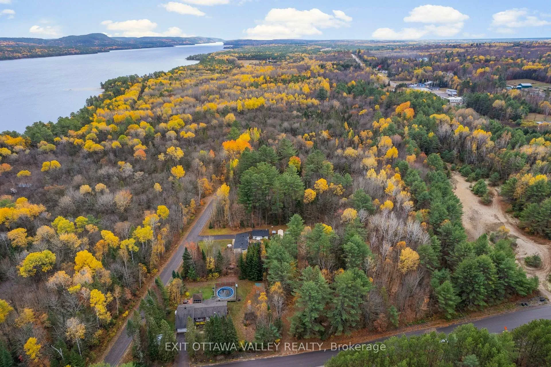 Photo 5 of part 9 Moose Avenue, Deep River — HOMEH