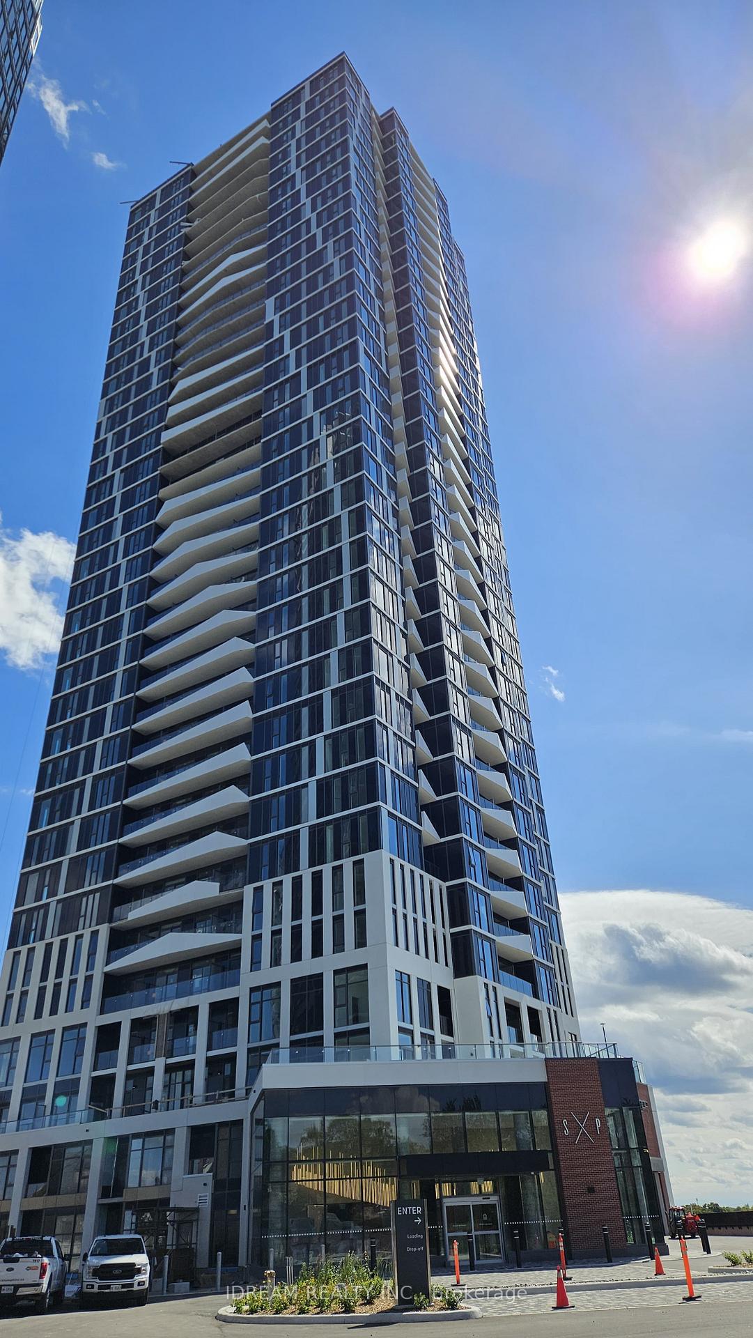 Front of Unit 804, 25 Wellington Street S