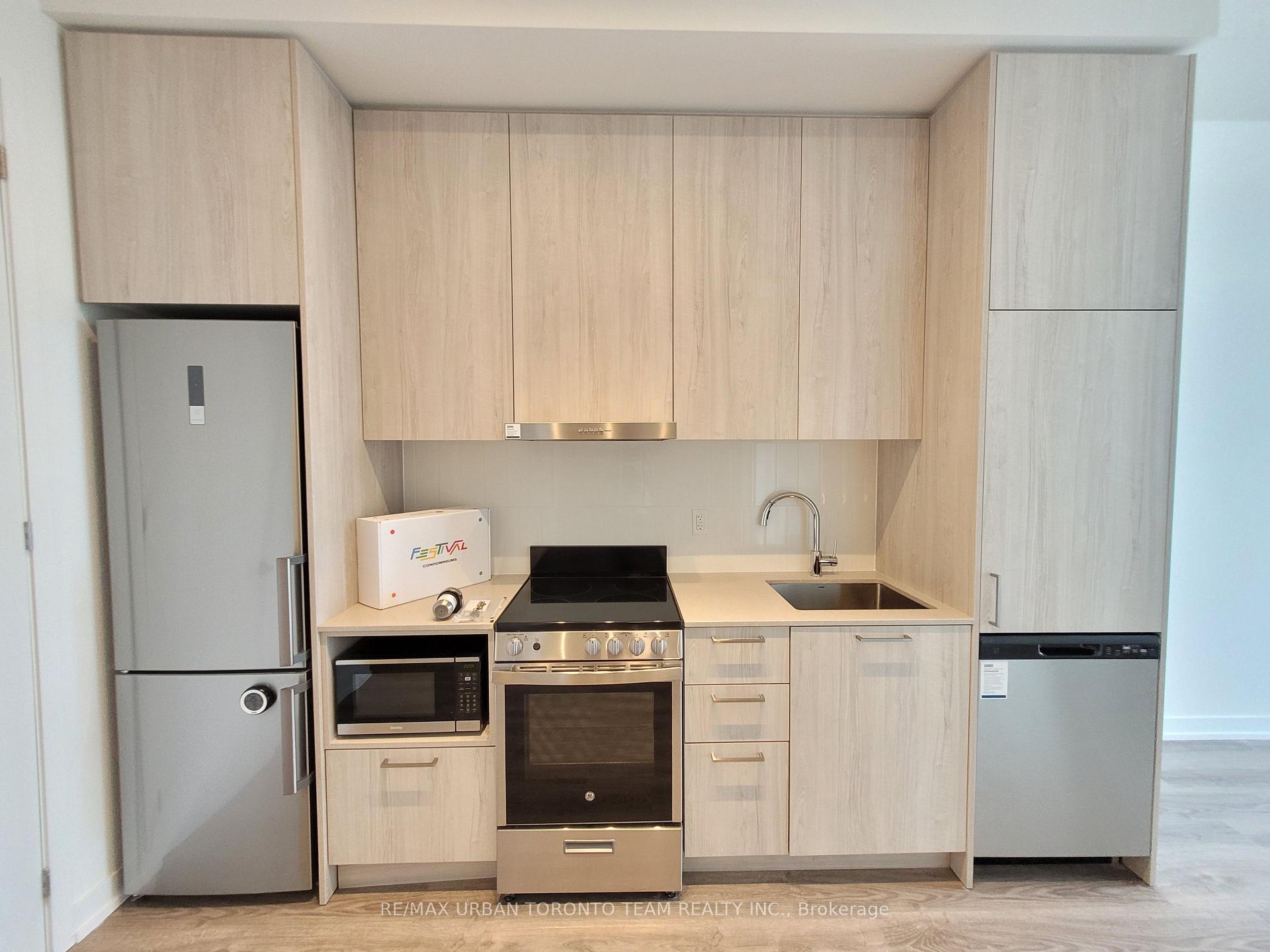 Photo 4 of Unit 3210, 195 Commerce Street, Vaughan, Vaughan Corporate Centre — HOMEH