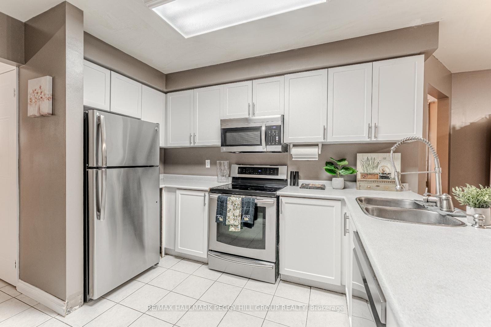 Photo 2 of 188 Kozlov Street, Barrie, West Bayfield — HOMEH