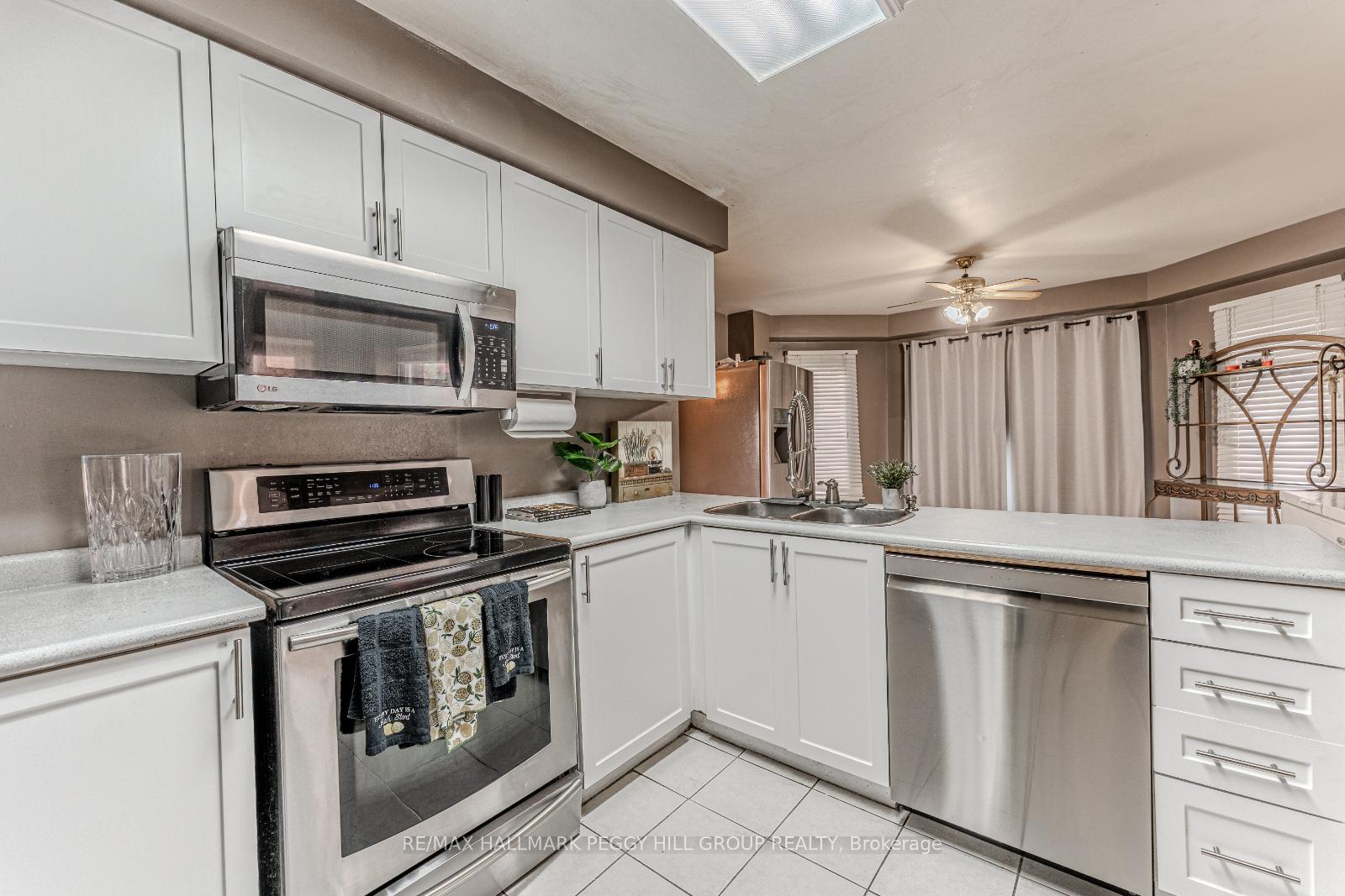 Photo 3 of 188 Kozlov Street, Barrie, West Bayfield — HOMEH