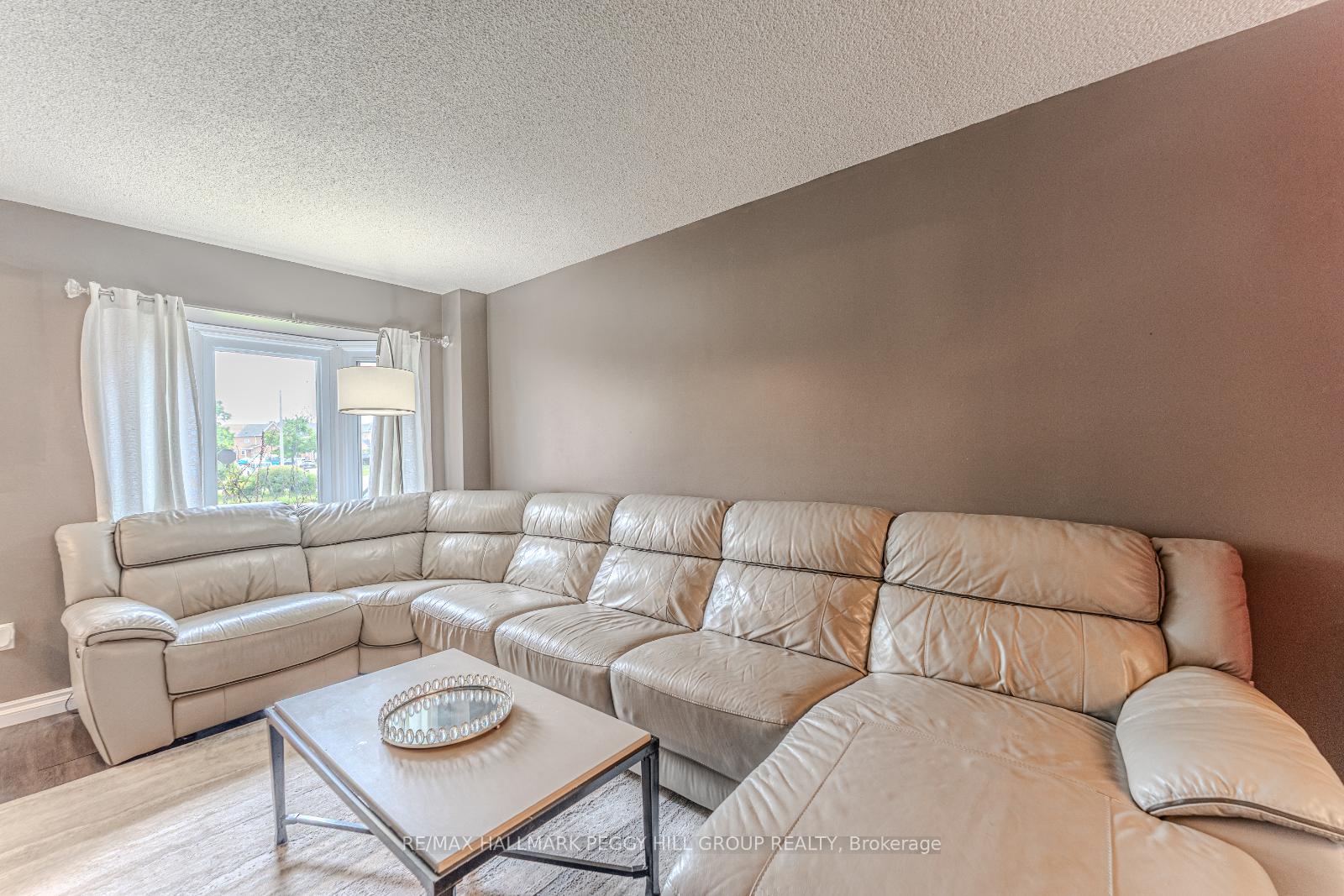 Photo 5 of 188 Kozlov Street, Barrie, West Bayfield — HOMEH