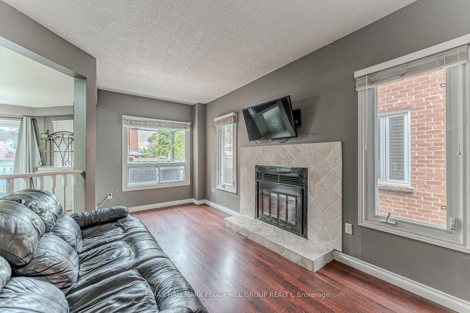 Photo 7 of 188 Kozlov Street, Barrie, West Bayfield — HOMEH