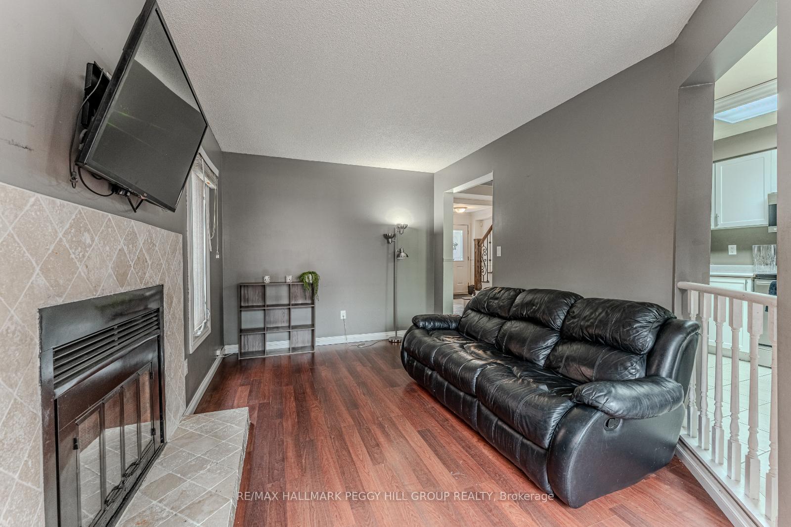 Photo 8 of 188 Kozlov Street, Barrie, West Bayfield — HOMEH